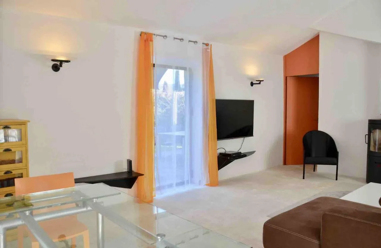 Дом отдыха Les Cerisiers Maison Bertuli Climatise, Piscine Chauffee, Lit King Size, Classe 5 Etoiles Оппед Франция