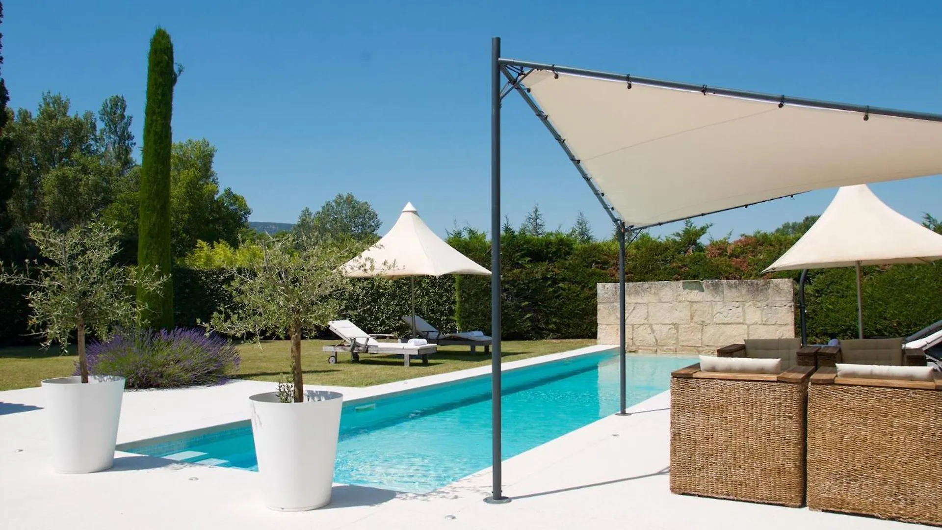 Дом отдыха Les Cerisiers Maison Bertuli Climatise, Piscine Chauffee, Lit King Size, Classe 5 Etoiles Оппед Франция